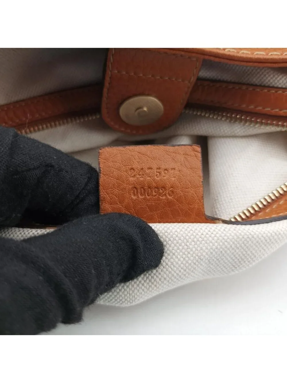 Gucci brand color